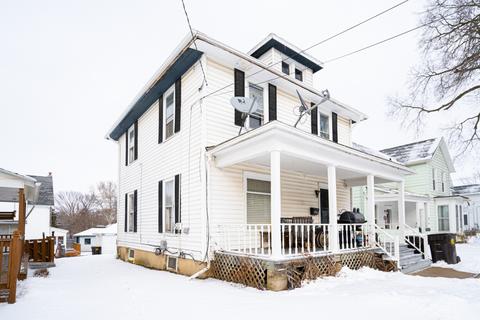 610 E Pleasant St, Freeport, IL 61032 photo 3
