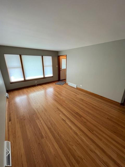 9042 Monroe Ave, Brookfield, IL 60513 photo 2