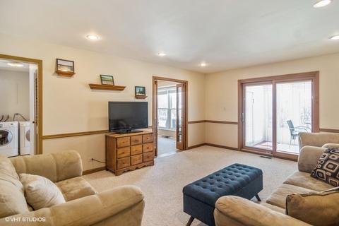 4110 N Firestone Dr, Hoffman Estates, IL 60192 photo 14