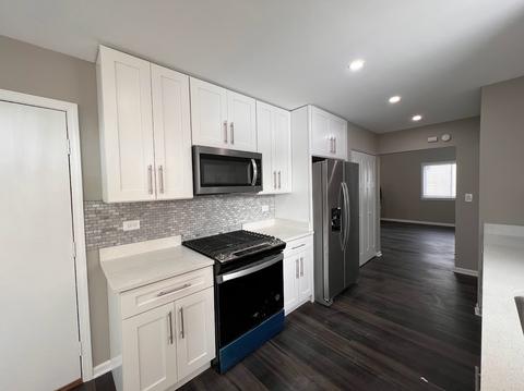 1371 Burns Dr, Elgin, IL 60120 photo 3