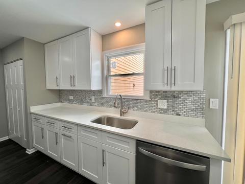 1371 Burns Dr, Elgin, IL 60120 photo 4