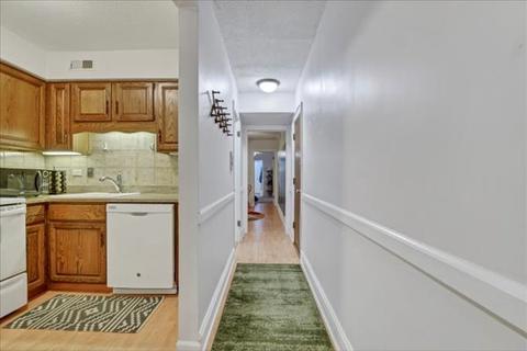 87 Elm St #G, Chicago, IL 60611 photo 6