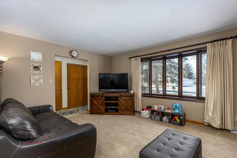 310 Windsor Dr, Ottawa, IL 61350 photo 4