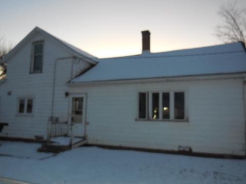 305 W Randolph St, Roanoke, IL 61561