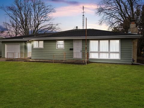 1700 W Hovey Ave, Normal, IL 61761 photo 2