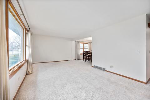 1260 Meadow Ln, Elgin, IL 60123 photo 3