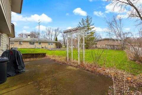 1260 Meadow Ln, Elgin, IL 60123 photo 22