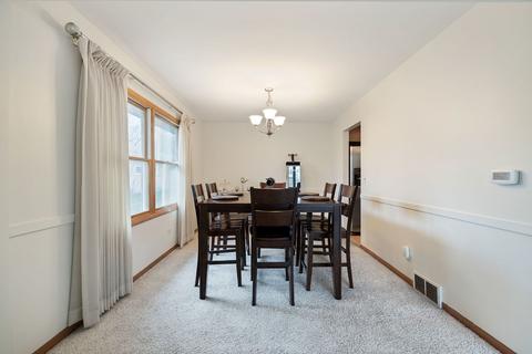 1260 Meadow Ln, Elgin, IL 60123 photo 5