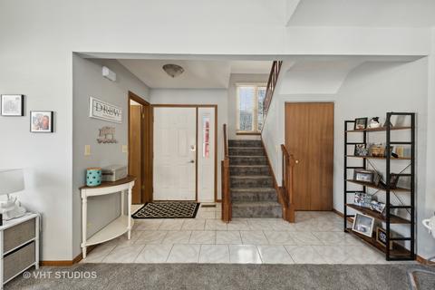 730 Dorset Cir, Wheeling, IL 60090 photo 2