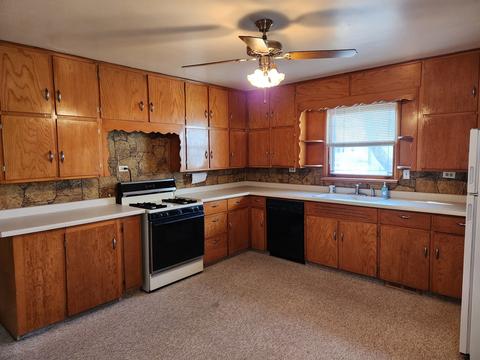 304 Walnut St, Prophetstown, IL 61277 photo 4