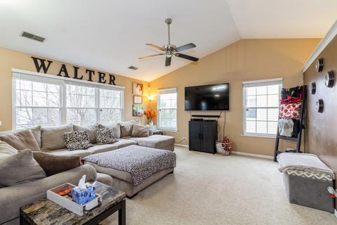 421 Gloria Ln, Oswego, IL 60543 photo 3