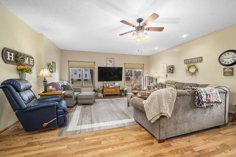 211 N Monroe St, Gardner, IL 60424 photo 4