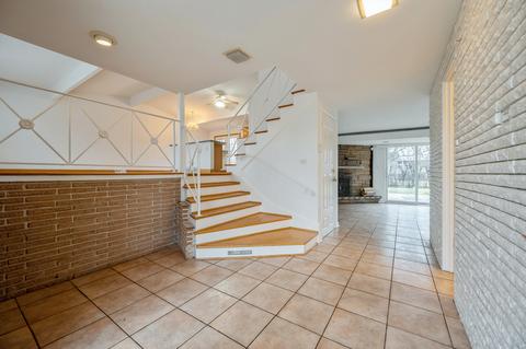 643 Clearview Dr, Glenview, IL 60025 photo 2