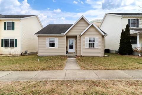 1005 Teegan St, Normal, IL 61761 photo 2