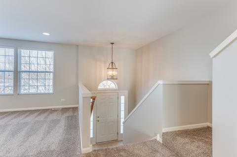 1005 Reserve Dr, Elgin, IL 60124 photo 2