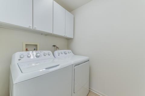 1005 Reserve Dr, Elgin, IL 60124 photo 9