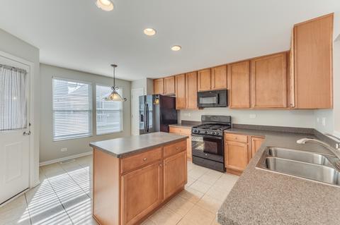 1005 Reserve Dr, Elgin, IL 60124 photo 5
