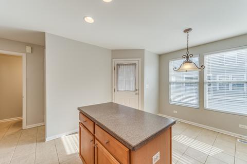1005 Reserve Dr, Elgin, IL 60124 photo 7
