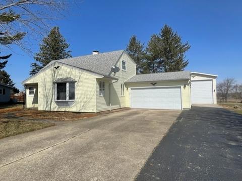 24080 Kane Dr, Sterling, IL 61081