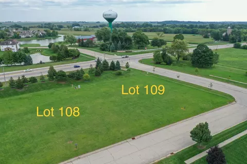105 Merry Oaks Dr, Sycamore, IL 60178