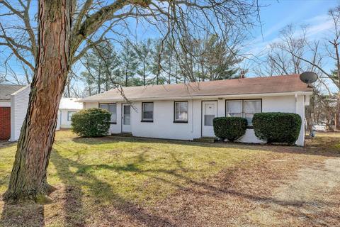 5 Tudor Ct, Champaign, IL 61821 photo 1