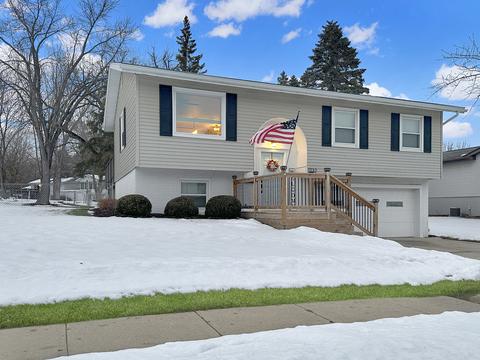 1732 Ridge Dr, Freeport, IL 61032 photo 2