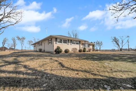 7030 S Woods Rd, Gardner, IL 60424 photo 2