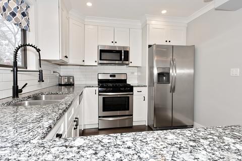 545 Apache Trl, Wheeling, IL 60090 photo 8