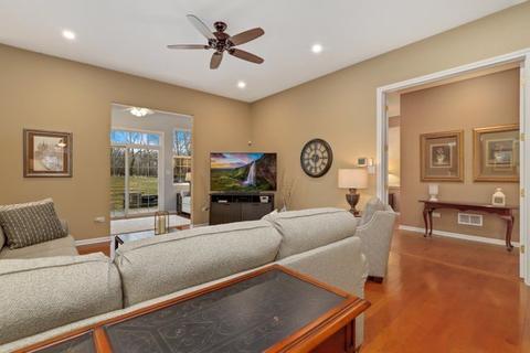3878 Valhalla Dr, Elgin, IL 60124 photo 5