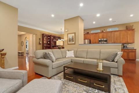 3878 Valhalla Dr, Elgin, IL 60124 photo 8