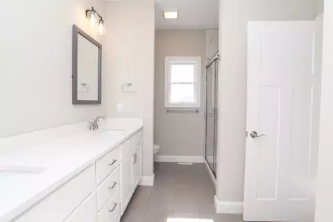 Bath - 1725 Eide Rd, Bloomington, IL 61704 photo 2 of 5