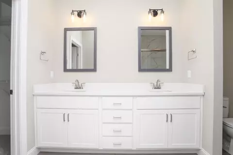 Bath - 1725 Eide Rd, Bloomington, IL 61704 photo 1 of 5