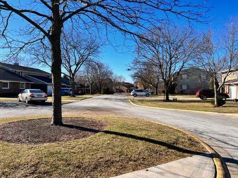 889 Heatherbrook Ct, Wheaton, IL 60189 photo 2