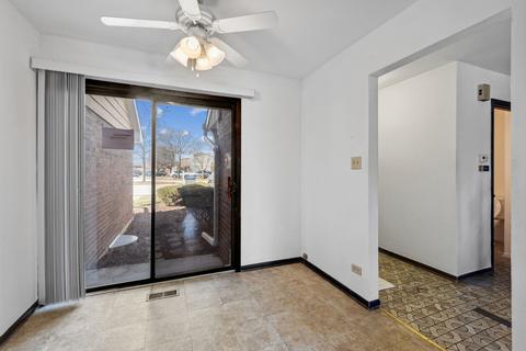 889 Heatherbrook Ct, Wheaton, IL 60189 photo 11