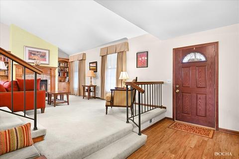 1621 Apache Dr, Naperville, IL 60563 photo 2