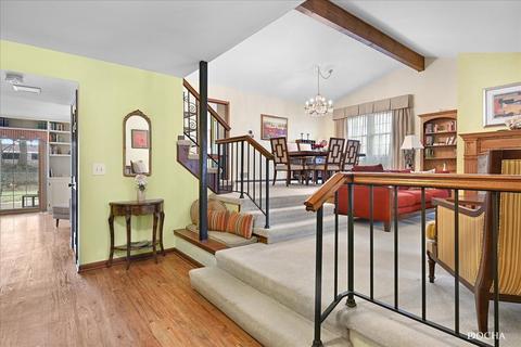 1621 Apache Dr, Naperville, IL 60563 photo 3