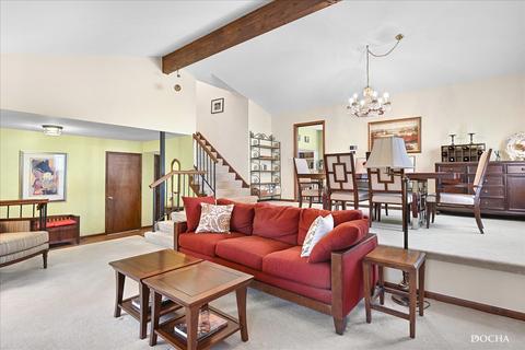 1621 Apache Dr, Naperville, IL 60563 photo 4