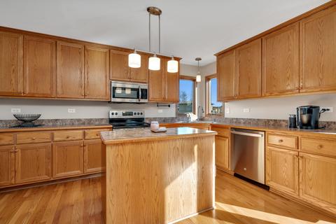 618 Edgewater Dr, Minooka, IL 60447 photo 9
