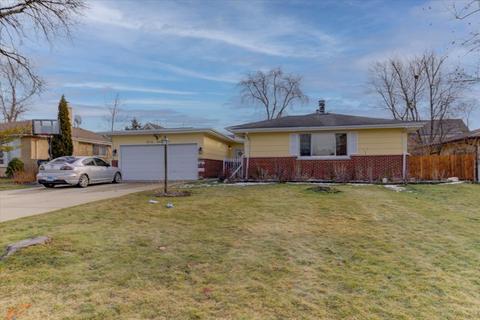 3755 Gregory Dr, Northbrook, IL 60062 photo 1