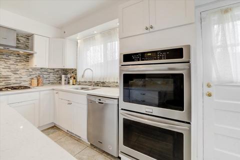 3755 Gregory Dr, Northbrook, IL 60062 photo 9