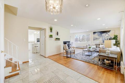 3755 Gregory Dr, Northbrook, IL 60062 photo 4