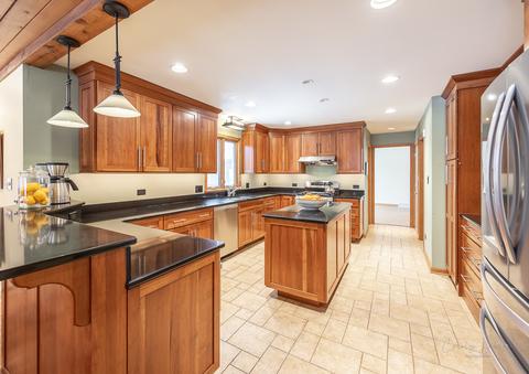 1340 Pleasant Dr, Elgin, IL 60123 photo 8