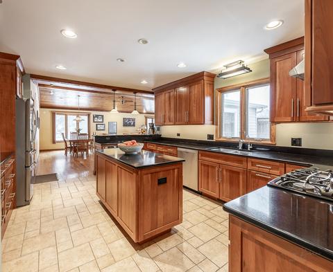 1340 Pleasant Dr, Elgin, IL 60123 photo 7