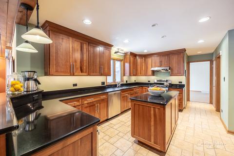 1340 Pleasant Dr, Elgin, IL 60123 photo 10