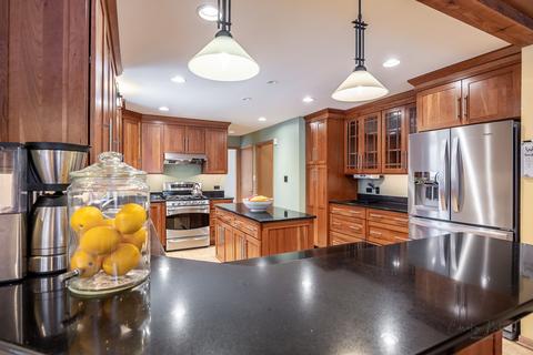 1340 Pleasant Dr, Elgin, IL 60123 photo 11