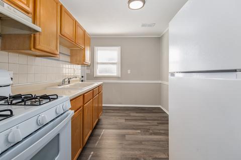 913 Walter Ave, Aurora, IL 60505 photo 3