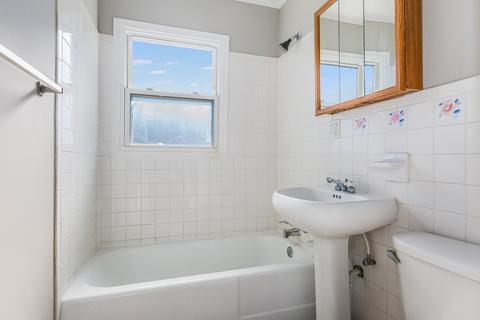 913 Walter Ave, Aurora, IL 60505 photo 9