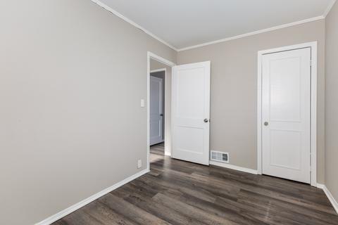913 Walter Ave, Aurora, IL 60505 photo 12