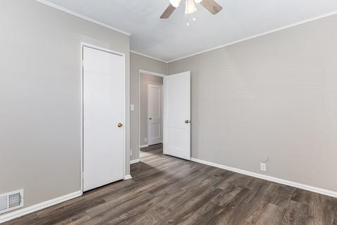 913 Walter Ave, Aurora, IL 60505 photo 10