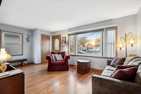 223 N Marion Ave, Bartlett, IL 60103 photo 3